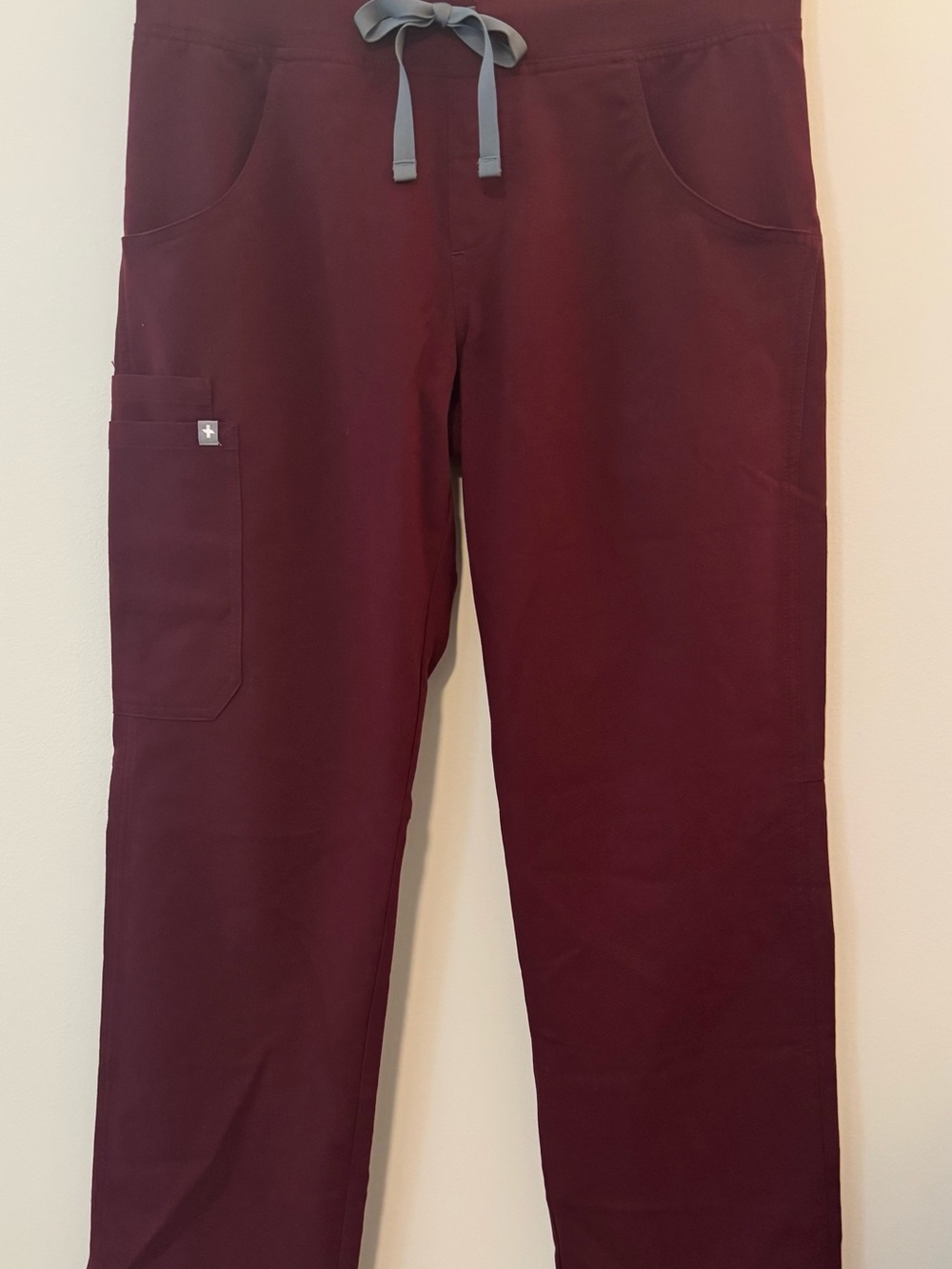 FIGS Technical Collection Slim Scrub Pants Women’s Small Burgundy Wine Cargo